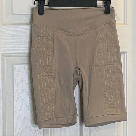 Fabletics High-Waisted Traputo Motion365 Shorts Size Small - Picture 3 of 9